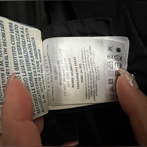 Authentic women’s Moncler parka jacket in black - Picture 5 of 5